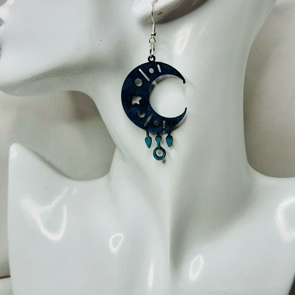 Hand dyed leather earrings moon with star cutout in blues and teal - Picture 2 of 5
